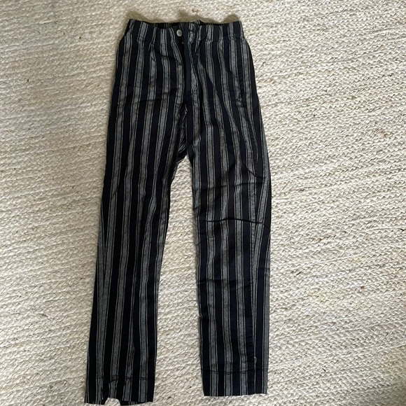 Cute out wear pants! - Picture 1 of 2